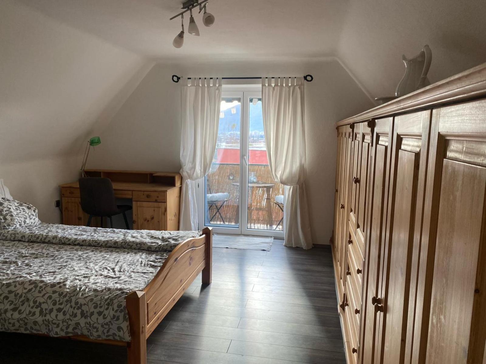 Apartment Schoenes Mit Aussicht Ueber